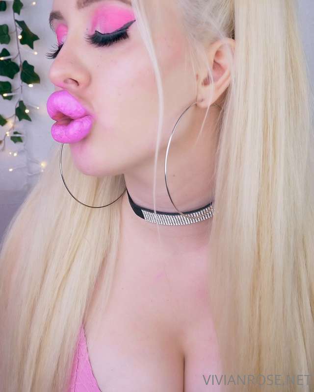 😜 Watch me get naughty on my VIP Onlyfans @vivianroseofficia..