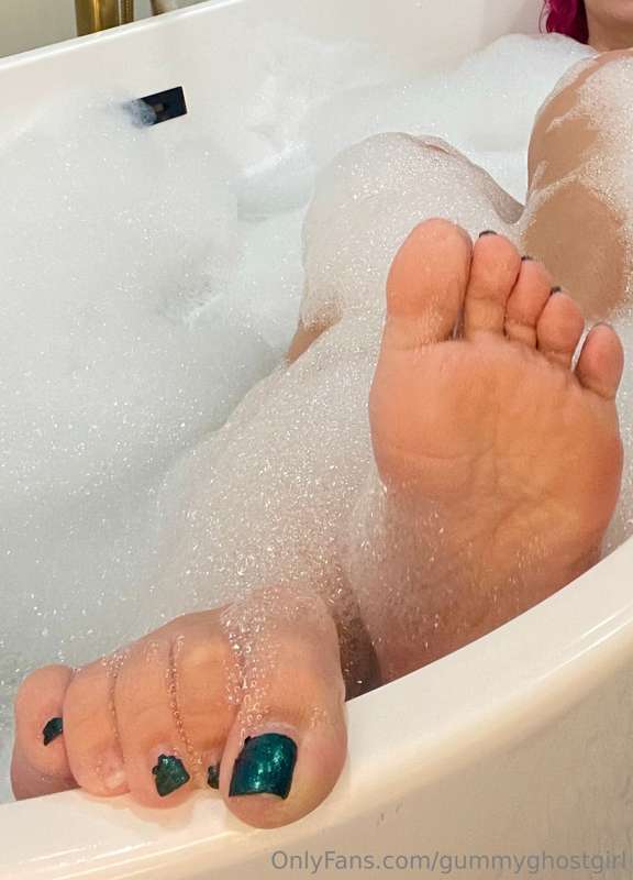 Good morning pervs! 😘 You know, I’ve never given a soapy foo.. 1