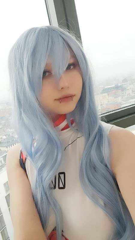 my face or my squishy anime thighs? 

p.s. if you're new her.. 5