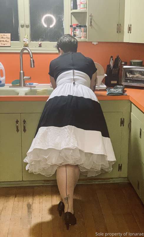 I can be a good little housewife..... until it gets too hot ..