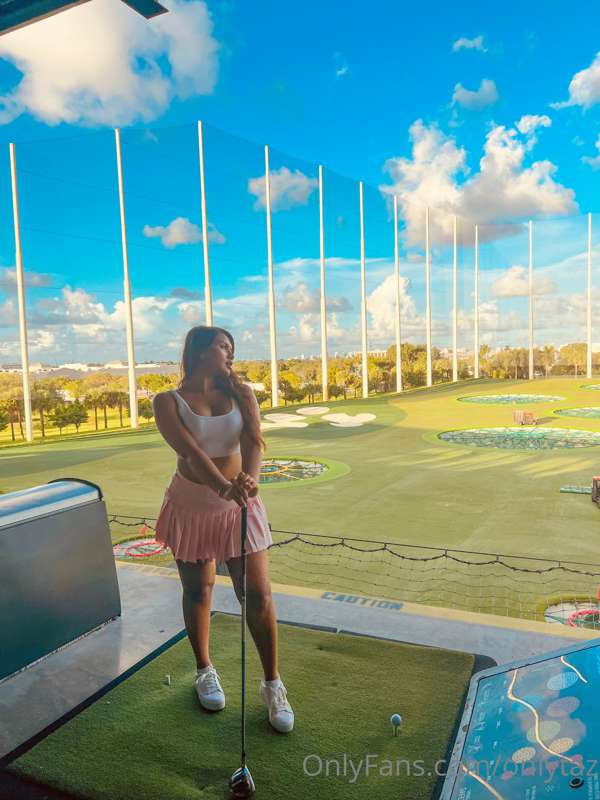 Happy Monday💖 I hit some balls over the weekend and fell in ..
