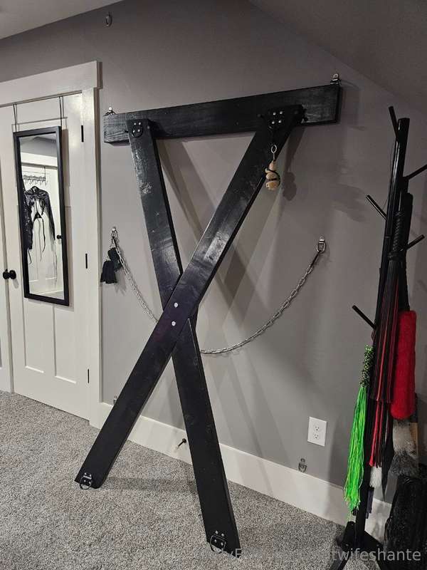 Welcome to my playroom. Where would you start? What would yo.. 2