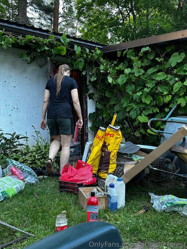 Enjoying my time off while my dirty slave (Dasha) cleans out.. 4