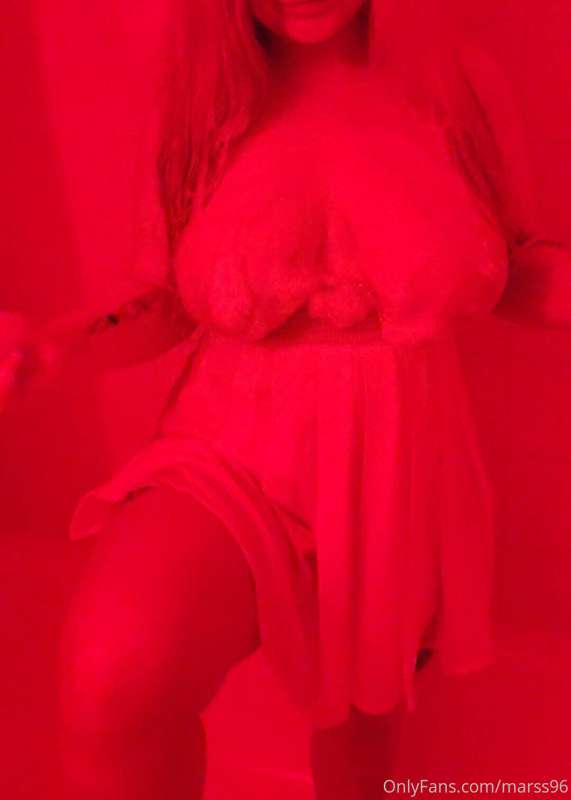 Finally a shower video 🥰🚿 here are some stills ! 6