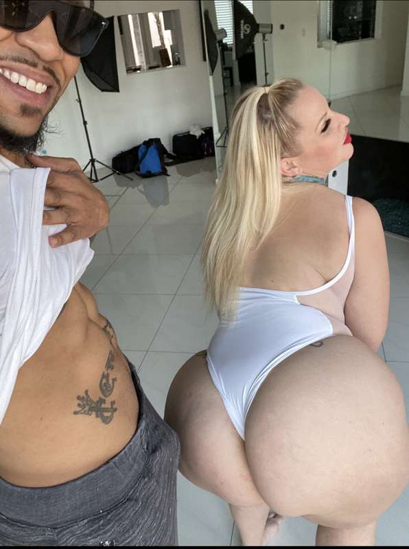 On set with @eddiejaye 😈🎥