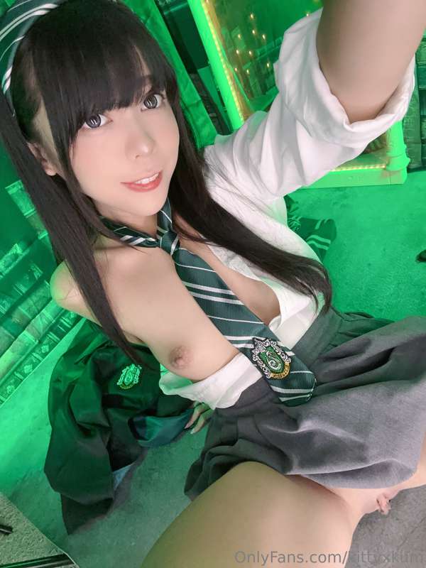 wanna be my partner for potions class?
─── ･ ｡ﾟ♡: .♡ . ♡ ｡ﾟ･.. 16