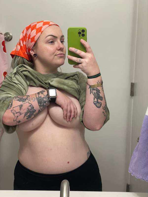 Throwback mirror tits 🍒🧡