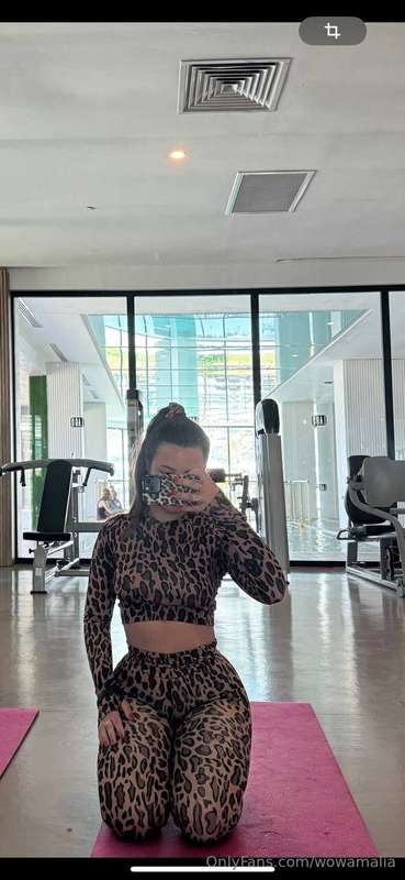 I train my ASS for you to STARE 🍑Wanna hold it while I SQUAT..