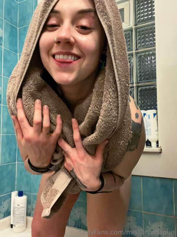 Scrub a Dub, babyyyyy. Time for my favorite pastime of naugh.. 5