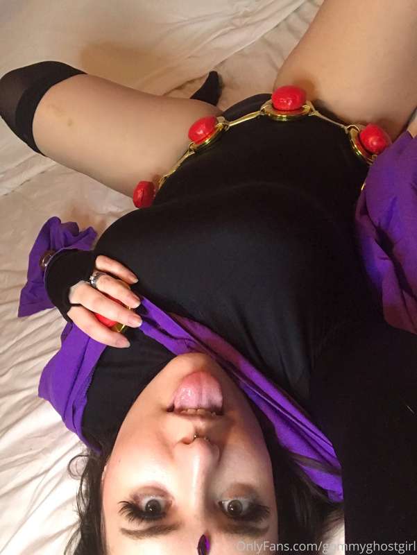 Raven cosplay! Pics and gifs 💜 23