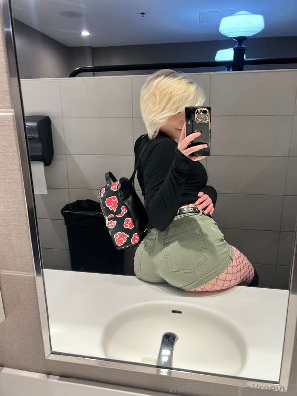 this is what i’d wear if you took me to waffle house at 2am ..