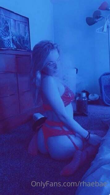 Go follow my new friend! @cassienicole2000   21 year old mil..