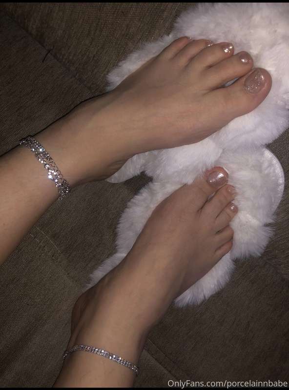 My feet’s in different nail colours 🥰