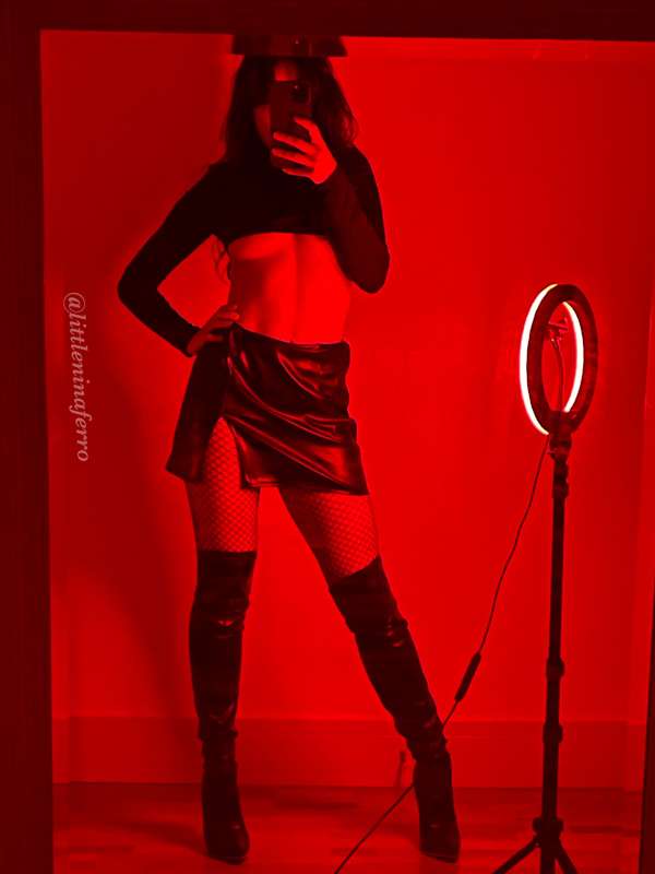 I’d thought you’d like to see my outfit 👀 I was feeling naug..