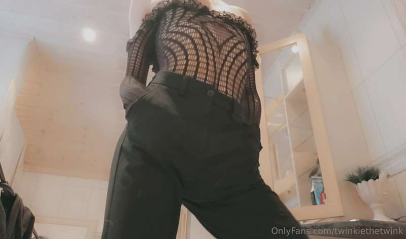 I'd wear pants like this to tease you, but I'd much rather h.. 17