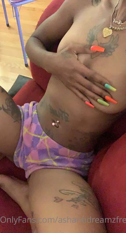 GOOD MORNING FROM THE PETITE PRINCESS🥰 UNLOCK TO SEE MY LITT.. 1