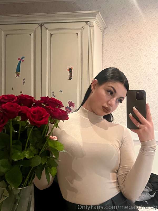 I so want you to cover my body with your kisses 😘