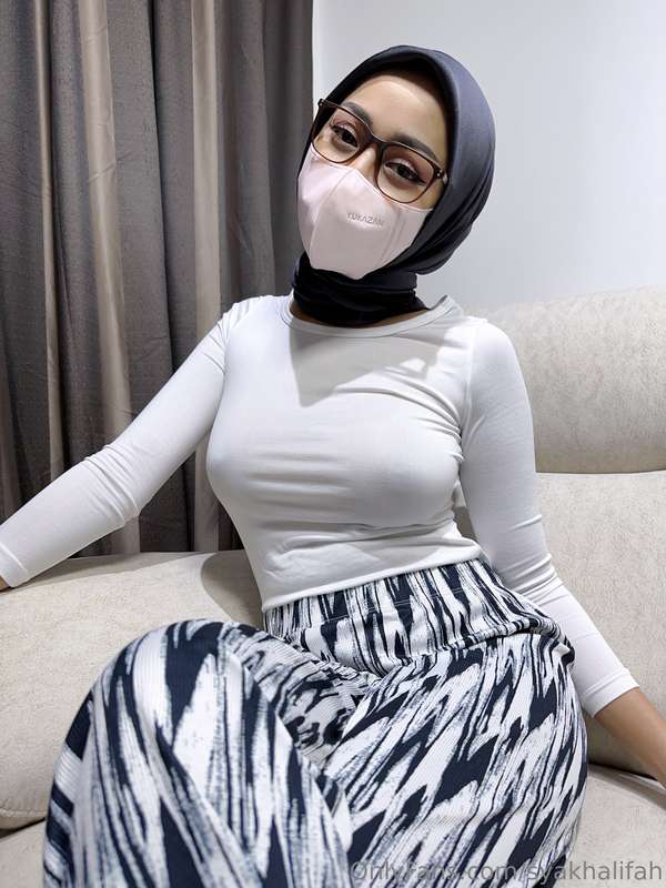what are you looking at? 🤭