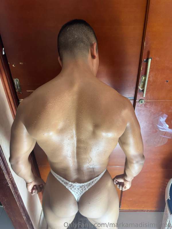 Luego de entrenar dándome un baño y tocándome rico, pero esp.. 4