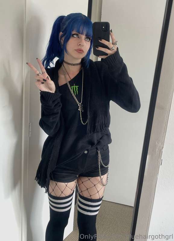 hi everyone! 🖤im going to start posting some SFW content of .. 2