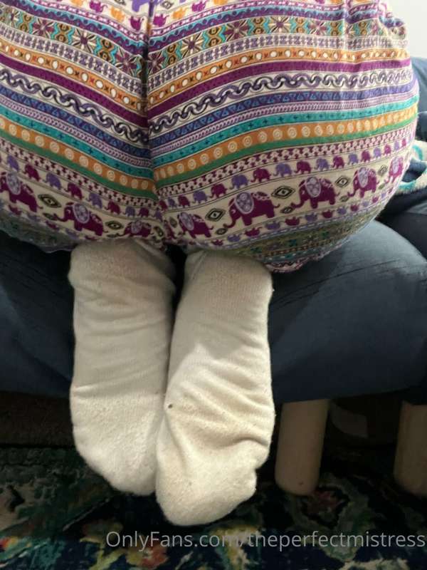 Booty & white socks 🙃