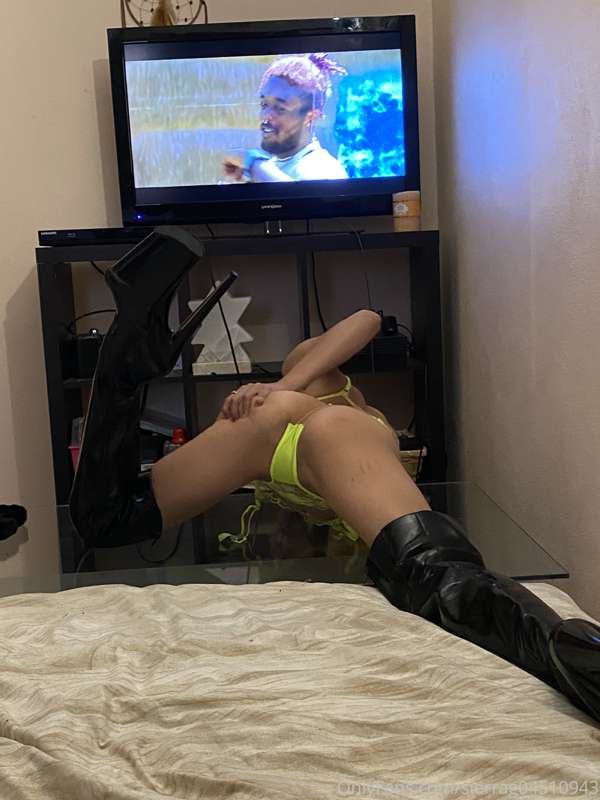 I want my pussy to be destroyed, waiting for a good hard pou..