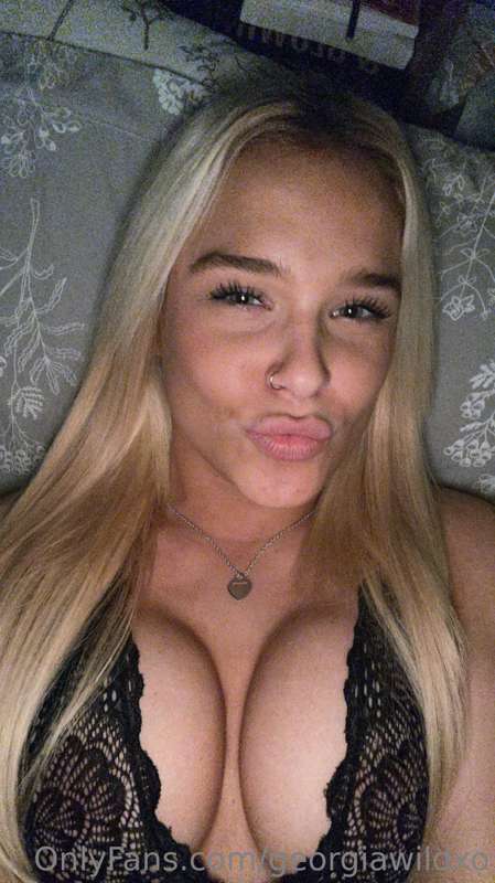 Who wants to practice kissing me? 🙈