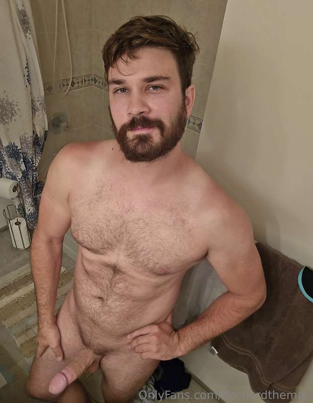 Check out the tan lines and the flexing video 😤