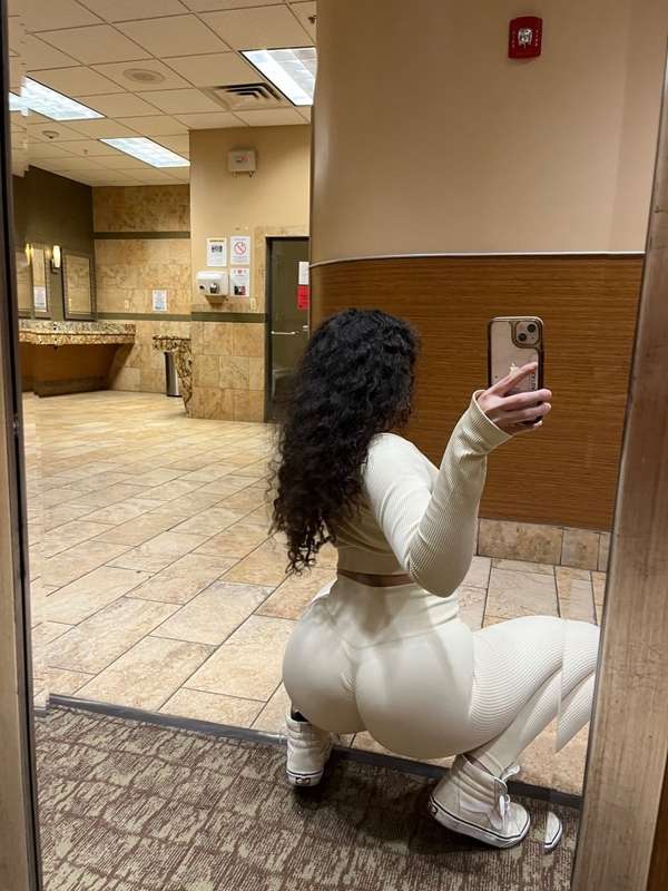 Thicc enough for you??
***live tonight 9pm est!!***