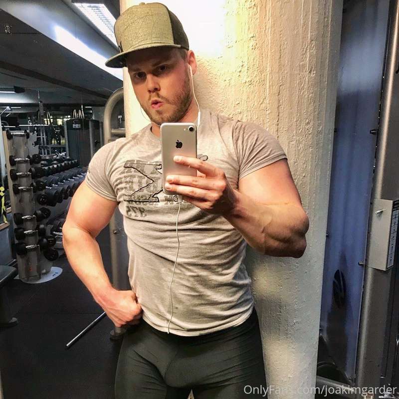 BIG DICK ENERGY 💪🏼🍆
Hard training!