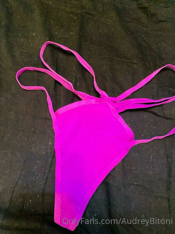Oops… my pink panties slipped off 😈💋Wanna see what I replace..