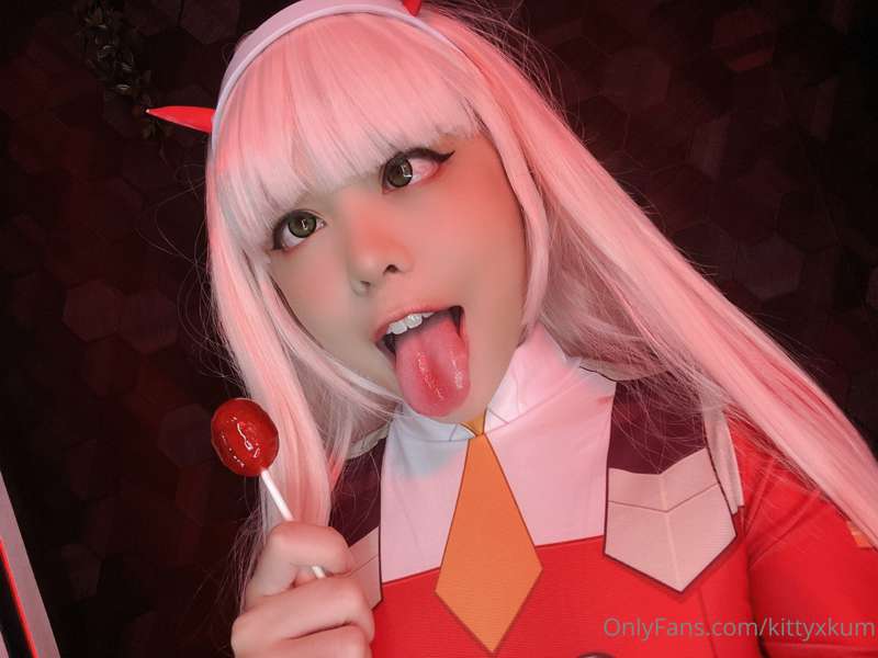 some selfies from the zero two cosplay set that i’ll be uplo.. 27
