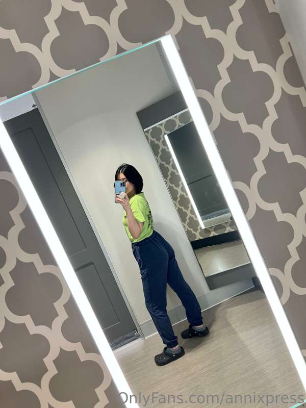 Meanwhile….😳😳 in target dressing room💦
1212121212 10