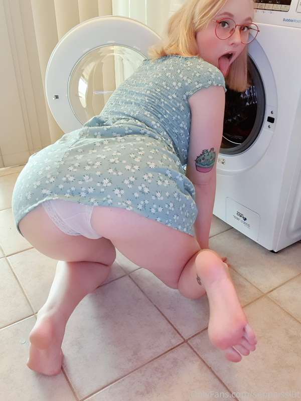 Time to hang your washing up ♡ of course you can watch, here.. 1