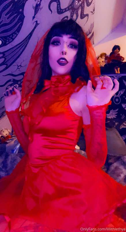 💦❤️ Lydia Deetz needs help taking the dress off ❤️💦 10