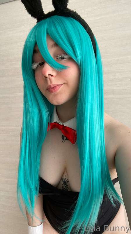 ## I love how cute I look in this bulma bunny cosplay, but y..