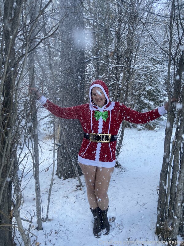 Mrs Claus is a Ho Ho Ho this year, just in time for the fest.. 18