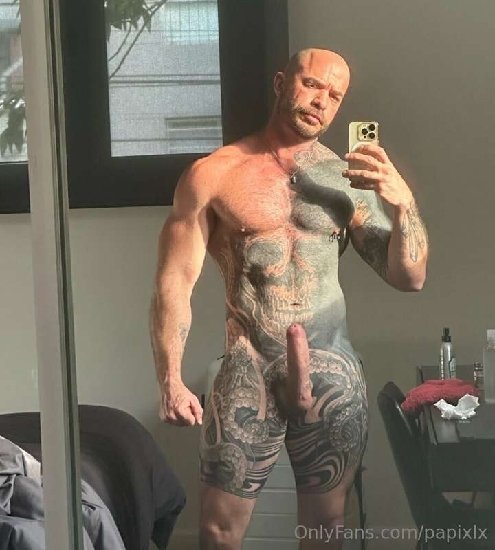 I found a big mirror 😈😈😈  1