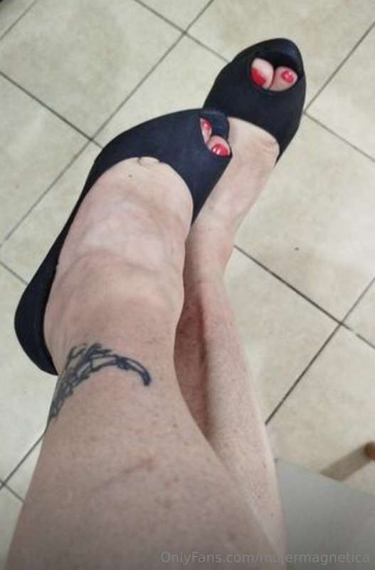 Do you like fetishes? My hottest fans tell me.. barefoot pri..