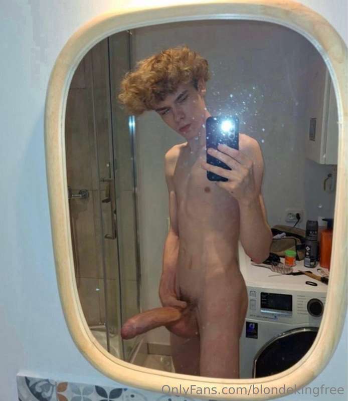 😍 Just look at this🤤He Has The He Has The BIGGEST TWINK COCK.. 2