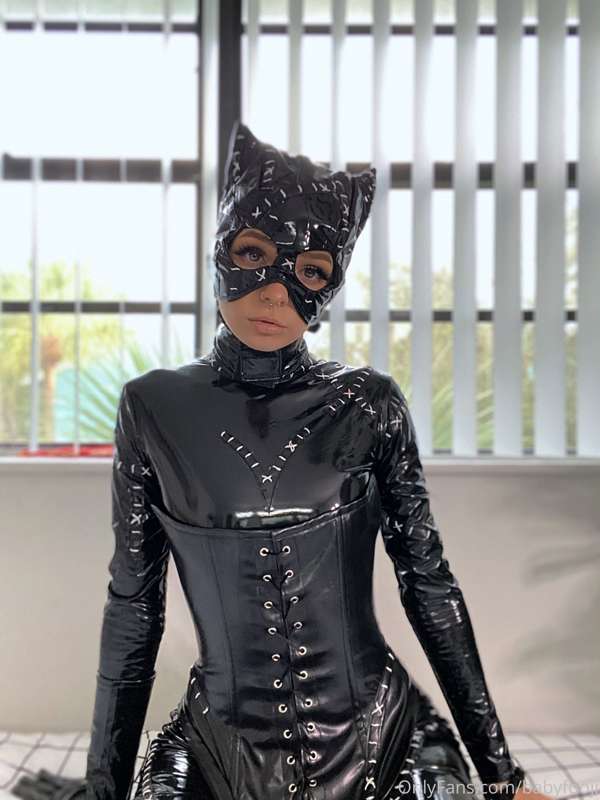 Catwoman (latex) pt. 2 🐱💗 Im definitely bringing this set ba.. 37