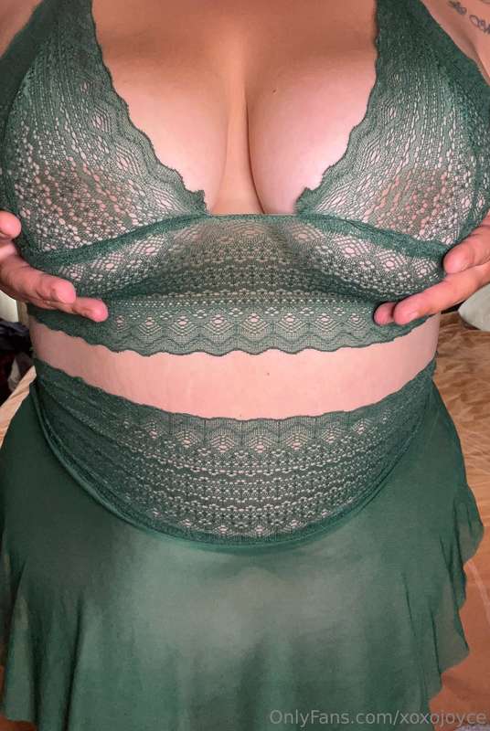 Happy Titty Tuesday my loves 😉💚