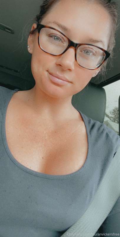 How is your day? 🤔 I’m ion the road, again, and horny! Can’t..