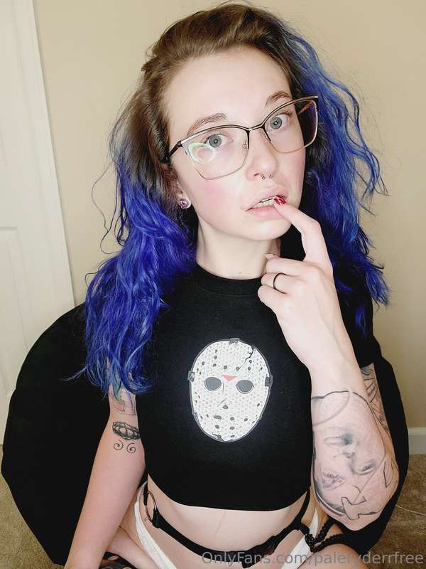 Watch horror movies with me? 🥺 1
