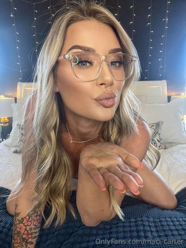 @LauranVickers wants to see your HARD COCK! 🍆6hr
