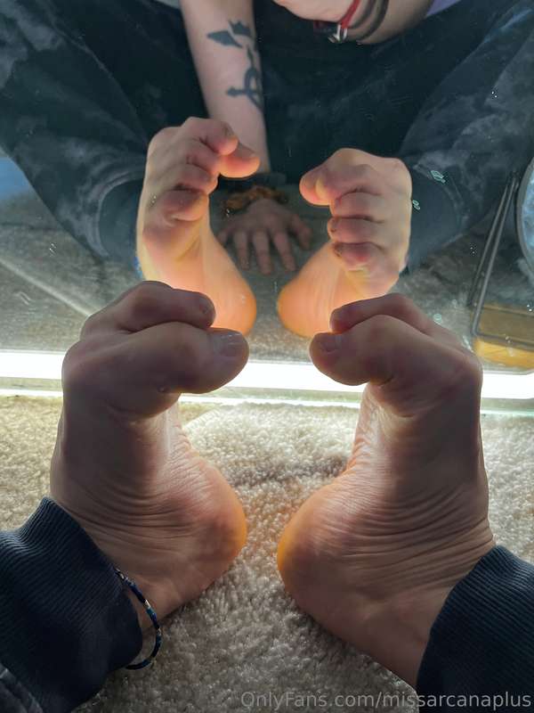 Some quick mirror feet <3 7
