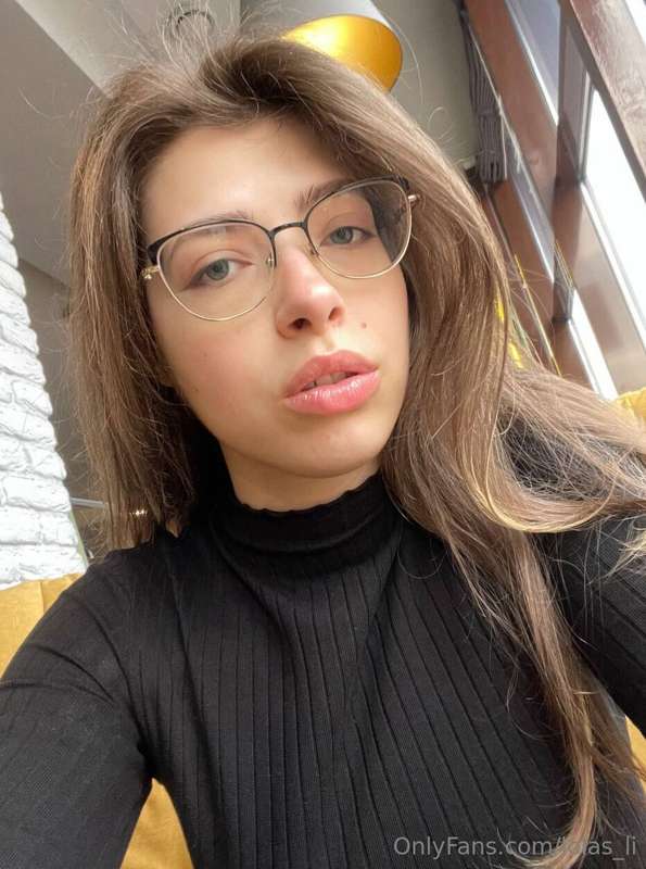 Your home girl 🎀 @maria_curie 🎀 she is waiting for you for a..