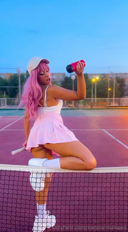 bend me over this tennis net🤭