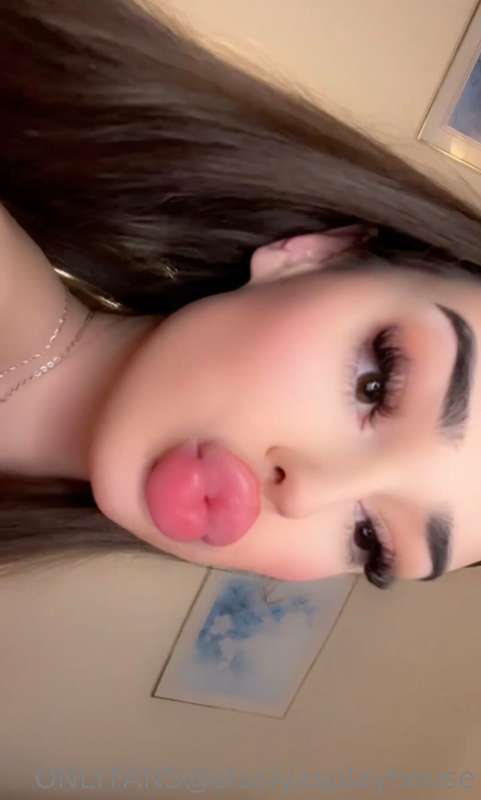 Cum on my lips? 😉🤣