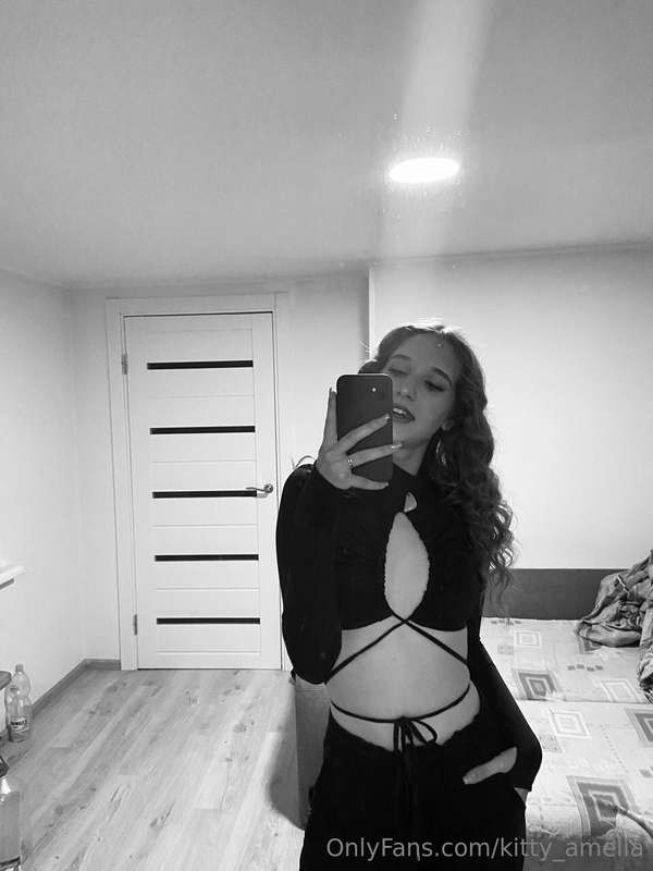 I share with you a photo in the mirror where I am dressed in..